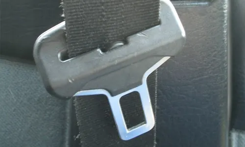 cleaning seat belts in car