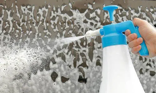 handheld pump sprayer washing car